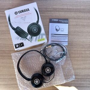 #2849 Yamaha HPH-50 headphones deep bass on-ear 3.5mm wired musicians black